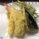 居喰処 光 - 2020/12/25
      本日の日替り 天ぷら定食 500円