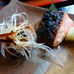 竃 - 手ごねハンバーグとキングサーモン