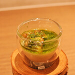 ラチュレ - 長野県産カエルとフォアグラのフラン　パセリバター