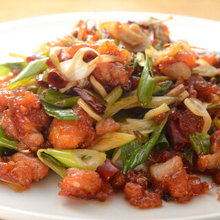 Our restaurant's recommended "Lanzi chicken" is a masterpiece that allows you to enjoy the unique taste of Sichuan.