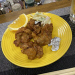 ごはんばー - クリスマスらしくチキンが出されました