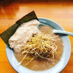 ラーメン 丸子屋 - ネギラーメンとろろトッピング