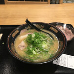 ラーメン横綱 - 豚骨しょうゆ680円