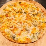 4종의 치즈 피자