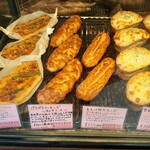 セシュエット - 焼き立てがどんどん補充されるけど、次々に売れていく人気の惣菜系パン（その1）