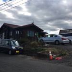 しゅうちゃんラーメン - 駐車場は満車です！結構周りに皆さん乱雑に止めてます( ´∀｀)