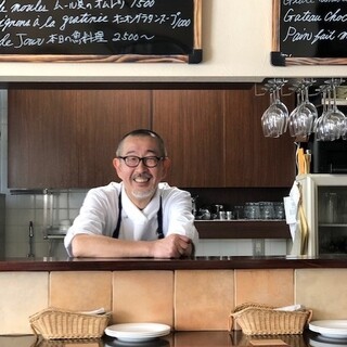 Enjoy conversation with a veteran chef who trained in France.