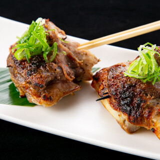 お酒がすすむ豚軟骨串！自家製タレが決め手のスペアリブも美味♪