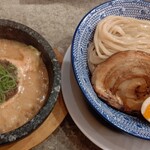 下品なぐらいダシのうまいラーメン屋 - 