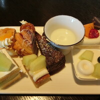 DINING & BAR TABLE 9 TOKYO - 