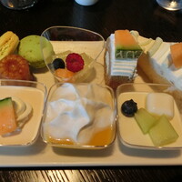 DINING & BAR TABLE 9 TOKYO - 