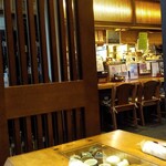 和食処 九助 - 居心地のいい店内