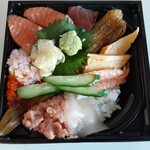 磯丸水産 - 海鮮こぼれ丼　980円＋税