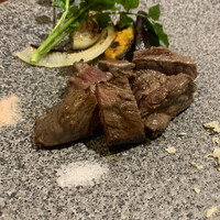 鉄板焼き 表参道 - 黒毛和牛のもも肉と季節野菜の鉄板焼き