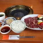 焼肉処 冠木門 - カルビ・サガリ定食 1400円