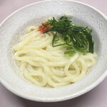 谷川米穀店 - あつい小にたまご、中に入ってます。200円