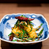 桃仙閣 東京 - 穴子の唐辛子と山椒の香草炒め