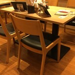 大戸屋 - (内観)テーブル席