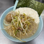 ラーメンショップ - ネギトロラーメン860円
      味玉トッピング100円