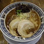 麺道 而今 - 自家製黒マー油ラーメン