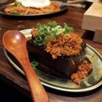 宮通り酒場 ひろや - 煮込豆腐、中は白い