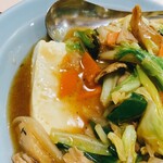 中華レストラン 東東 - とんちゃん定食　下には豆腐（絹ごし）が！