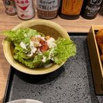 串カツ田中 - 定食にはサラダもセットになってました。
             