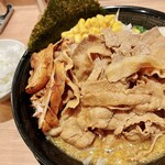 肉盛りみそらーめん侍倶楽部 - 白山盛りみそらーめん(1000円)サービスライス