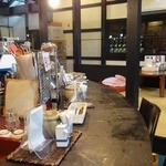 だいまるしょうゆ cafe - カウンターと小上がり型の座敷席