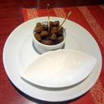 サラマンジェ・ド・イザシ・ワキサカ - アミューズのオリーブ