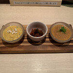 バガワーン カレー - 小鉢3種（ピリ辛スパイスとろろ、辛い小海老ルヌミリス、辛いイワシの香味野菜ペースト）