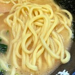 横浜らーめん 壱八家 - 麺は長多屋かな？少し細めでした。