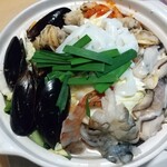 台湾料理 百味鮮 - 『 海鮮ミックス鍋 』  1280円 （ 税別 ）