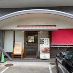ステッラ - 店舗外観
駐車場は店の前に3台