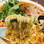 タイジンジャー - 辛玉ラーメンは縮れ麺　スープが絡む!!