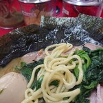 とんこつラーメンいしい - 太さが変わった麺