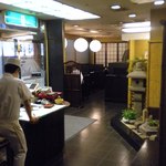 割烹 蒲焼 大沼 - 入口と一階客席