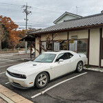 Shiroyama - 駐車場は台数多め　西側の道路は一方通行注意