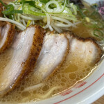 のり吉ラーメン - ウマウマチャーシューとスープ