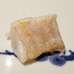 馳走 啐啄一十  - (10)炙り鮃縁側(山口県岩国産、広島吉文、5日寝かせ)
      産卵期は春～初夏、旬は秋～晩冬
      旬真っ只中の鮃の縁側は更に脂のりがよく旨みがドン！と来ます
      シットリしていながら、プルッとした弾力も楽しい♪