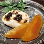 馳走 啐啄一十  - (15)自家製唐墨
      (16)自家製唐墨
      唐墨食べ比べ
      
      (17)炭火焼き虎河豚白子