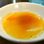 手打らーめん　玄 - 酢多め、醤油少なめ、辣油たっぷり。いつもこんな感じの調合でいただきます。