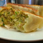 手打らーめん　玄 - 食べたときの食感が素敵ですよ。ぱくっ、「カリッサクッザクジャク」　そんな感じです。