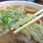 手打らーめん　玄 - スルスルスルスル入っていきます。この麺はほんとと虜になっちゃう。好きだなぁ。。。