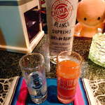 スモーレスト・バー  - チマヨ・ブランコ（テキーラ）と、トマトベースのチェイサー：サングリータ。