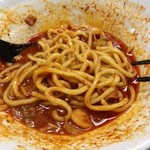 らー麺 きん - 太麺ストレートでも粘度で問題なくスープが絡みます