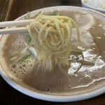 恵比須 - 麺はストレート系な中麺