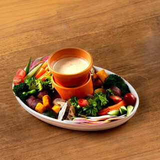 季節野菜のバーニャカウダや、自家製生地のピザもオススメ◎