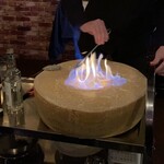 チーズバル バエ - ホールラクレットチーズ