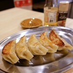 黄金餃子と唐揚げの店 阿波座寅や - 